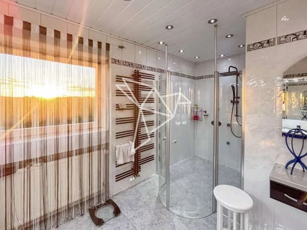 Immobilie in Linden - Außergewöhnliches Wohnhaus mit Spa-Bereich und Gartenidylle in Linden! - Bild 4