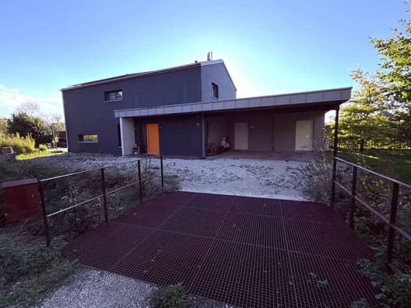 Immobilie in Moosinning - "PURISTISCHES ARCHITEKTENHAUS IN EXKLUSIVER ALLEINLAGE" - Bild 2