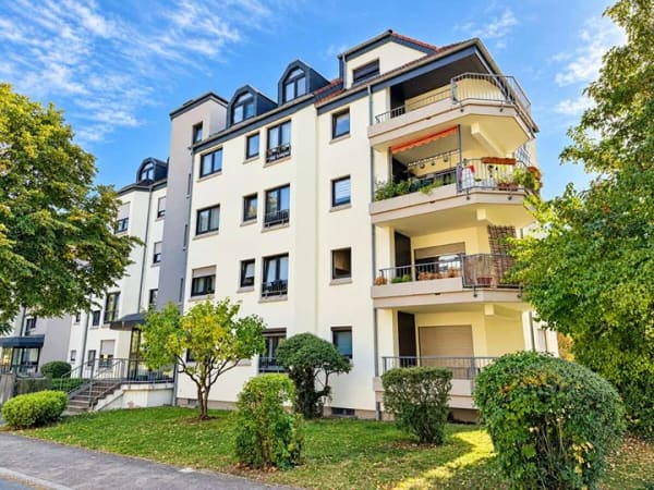 Immobilie in Bad Homburg vor der Höhe - Helles Apartment
mit Einbauküche, Balkon & Tiefgaragenstellplatz - Bild 0