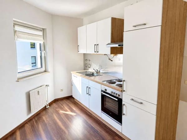 Immobilie in Bad Homburg vor der Höhe - Helles Apartment
mit Einbauküche, Balkon & Tiefgaragenstellplatz - Bild 2