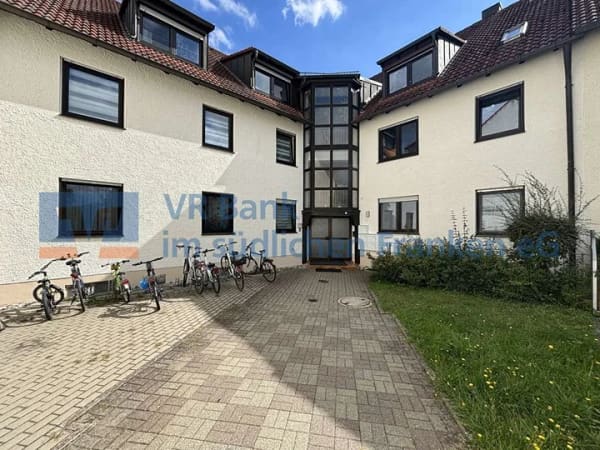 Immobilie in Neuendettelsau - Helle 3-Zimmer-Dachgeschosswohnung mit Loggia und Garage - Bild 1