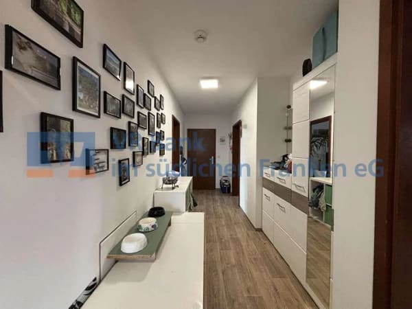 Immobilie in Neuendettelsau - Helle 3-Zimmer-Dachgeschosswohnung mit Loggia und Garage - Bild 3