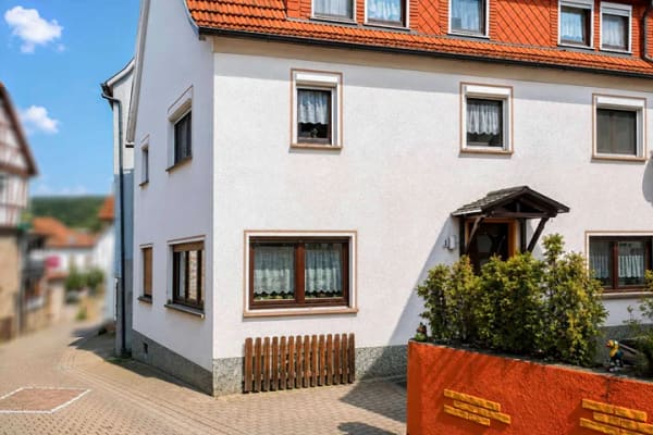 Immobilie in Bad Orb - Stadthaus statt Wohnung: 156 m², 7 Zimmer, Stellplatz und PV mitten in Bad Orb - Bild 1