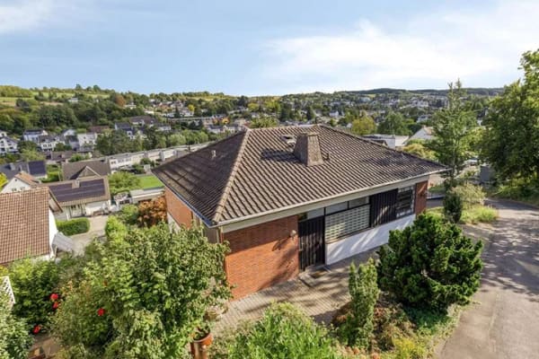 Immobilie in Wachtberg - Haus mit herrlichem Panoramablick & Ausbaupotenzial - Wachtberg-Niederbachem - Bild 0