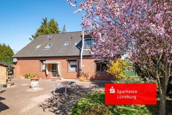 Immobilie in Dahlenburg - Einfamilienhaus mit Einliegerwohnung auf großem Grundstück
 - Bild 0