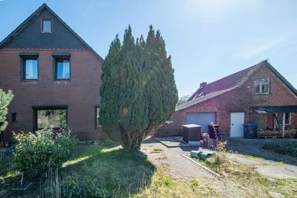 Immobilie in Dahlenburg - Einfamilienhaus mit Einliegerwohnung auf großem Grundstück
 - Bild 2