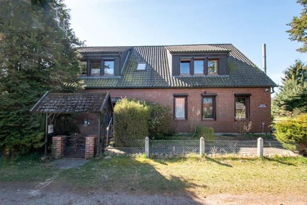 Immobilie in Dahlenburg - Einfamilienhaus mit Einliegerwohnung auf großem Grundstück
 - Bild 3