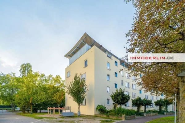 Immobilie in Schönefeld - IMMOBERLIN.DE - Top-Investment! 2 Vermietete Dachgeschoss Wohnungen inklusive Garagen - Bild 0