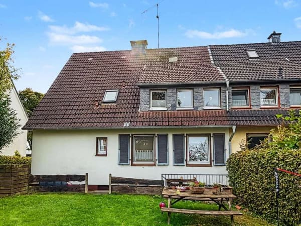 Immobilie in Halver - Schöne Doppelhaushälfte auf zwei Etagen mit Garten in Halver - Bild 1