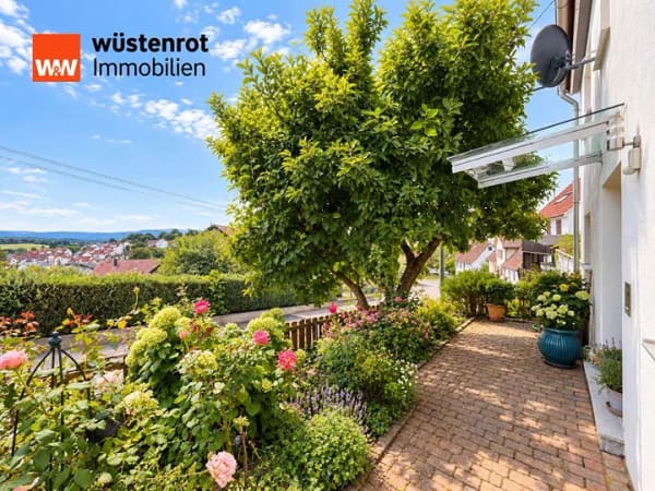 Immobilie in Albershausen - Wohnen mit Seele – liebevoll saniertes Einfamilienhaus mit idyllischem Garten und Dachterrasse - Bild 1