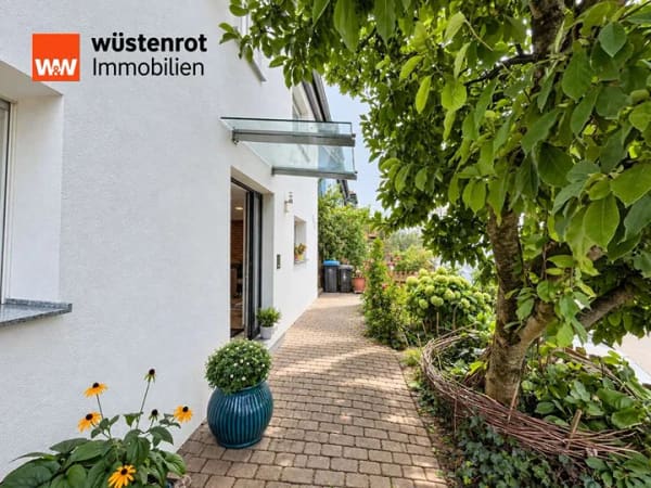 Immobilie in Albershausen - Wohnen mit Seele – liebevoll saniertes Einfamilienhaus mit idyllischem Garten und Dachterrasse - Bild 3