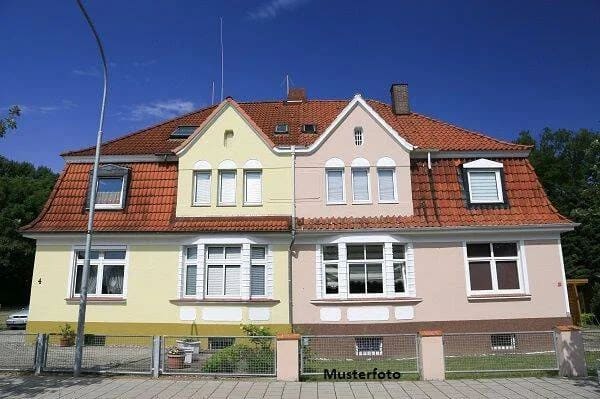 Immobilie in Eppelheim - 2-Familienhaus mit Doppelcarport - geeignet zum Mehrgenerationenwohnen - Bild 0
