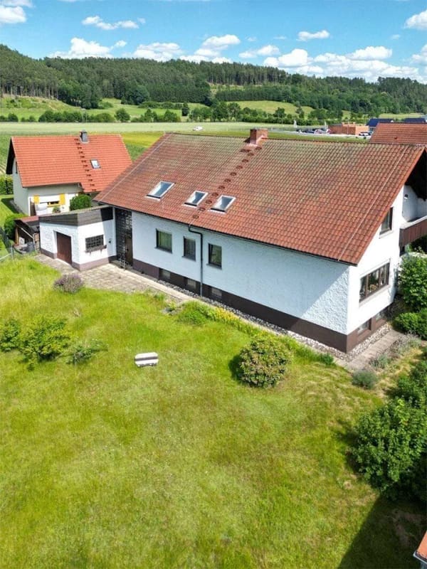 Immobilie in Kronach - Ruhiges Wohnen im Grünen mit viel Platz! - Bild 2