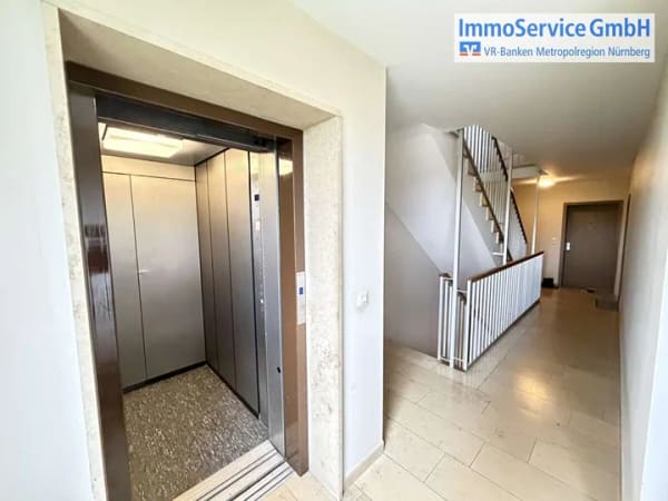 Immobilie in Röthenbach an der Pegnitz - Gepflegte 3,5-Zimmer-Eigentumswohnung im 4. OG mit Balkon und Aufzug - Bild 1