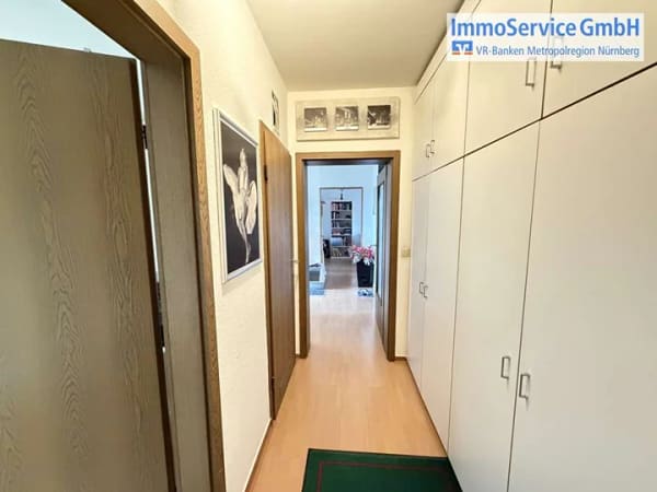 Immobilie in Röthenbach an der Pegnitz - Gepflegte 3,5-Zimmer-Eigentumswohnung im 4. OG mit Balkon und Aufzug - Bild 2