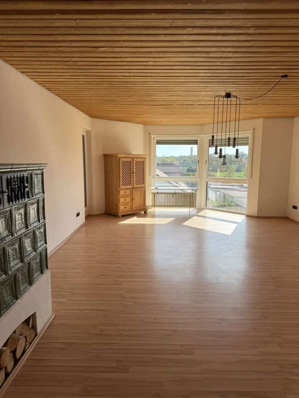 Immobilie in Landsberg am Lech - Weitblick garantiert! Helle 4-Zimmer-Dachgeschosswohnung in beliebter Wohngegend - Bild 0