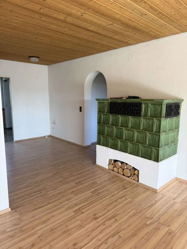 Immobilie in Landsberg am Lech - Weitblick garantiert! Helle 4-Zimmer-Dachgeschosswohnung in beliebter Wohngegend - Bild 1