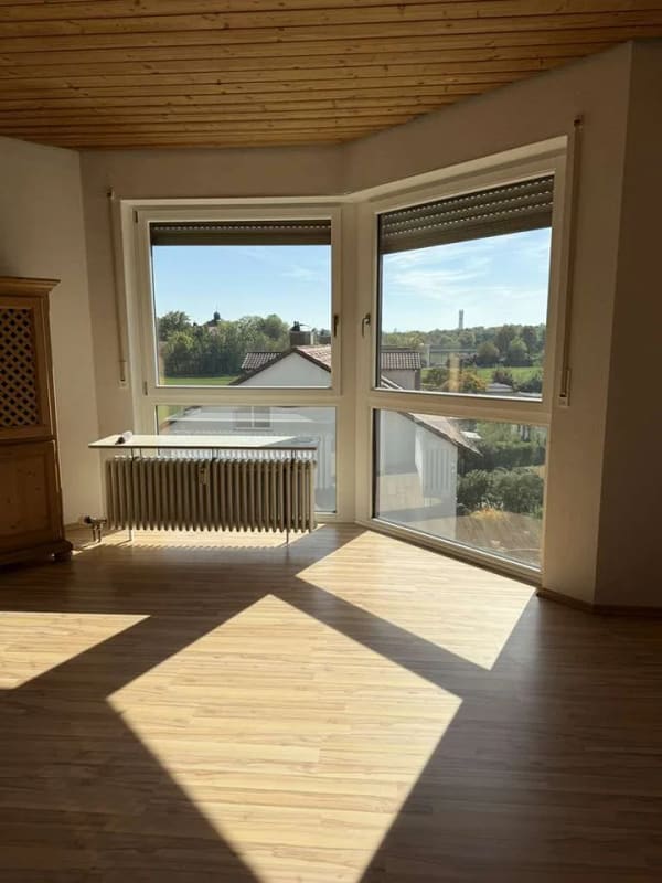 Immobilie in Landsberg am Lech - Weitblick garantiert! Helle 4-Zimmer-Dachgeschosswohnung in beliebter Wohngegend - Bild 2