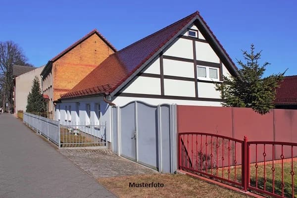Immobilie in Stemwede - Ehem. landwirtschaftlich genutztes Wohn-/Wirtschaftsgebäude nebst Ackerland und Wald - Bild 0