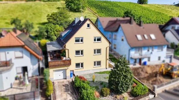 Immobilie in Theilheim - Solides Mehrfamilienhaus mit drei Wohneinheiten auf großzügigem Grundstück - Bild 0