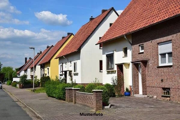 Immobilie in Niedergörsdorf - Doppelhaushälfte mit 5 Nebengebäuden - Bild 0