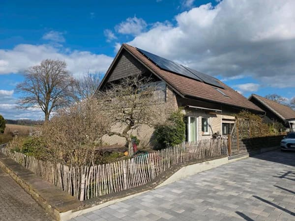 Immobilie in Aerzen - Großzügiges Zweifamilienhaus mit 1385 m² Grundstück und 3 Garagen - Bild 0