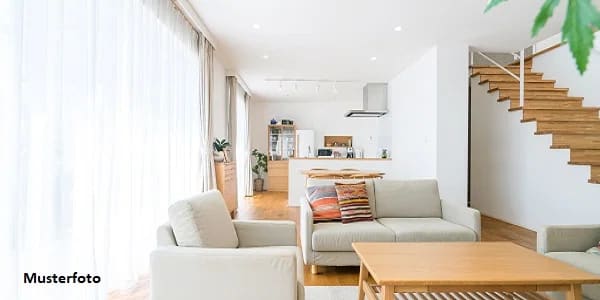 Immobilie in Cadolzburg - Hier kommt man gerne nach Hause: Maisonette-Wohnung mit Stellplatz - provisionsfrei - Bild 0