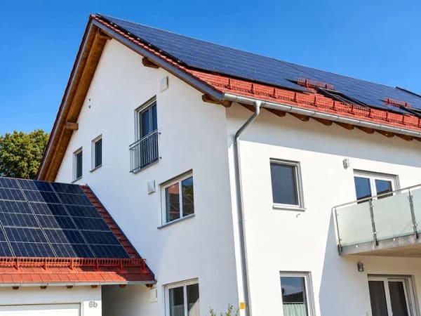 Immobilie in Neufahrn in Niederbayern - Hochwertige, energieeffiziente Familienwohnung im 4-Familienhaus mit PV, Wallbox und Garage - Bild 0