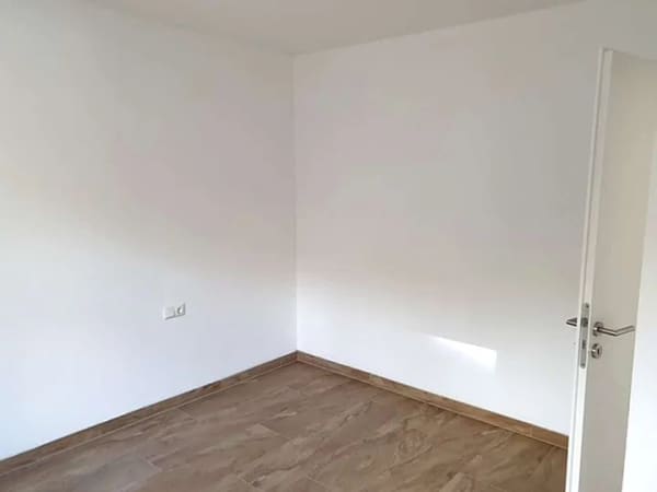 Immobilie in Neufahrn in Niederbayern - Hochwertige, energieeffiziente Familienwohnung im 4-Familienhaus mit PV, Wallbox und Garage - Bild 3