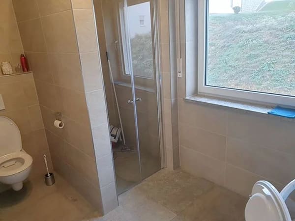 Immobilie in Neufahrn in Niederbayern - Hochwertige, energieeffiziente Familienwohnung im 4-Familienhaus mit PV, Wallbox und Garage - Bild 4