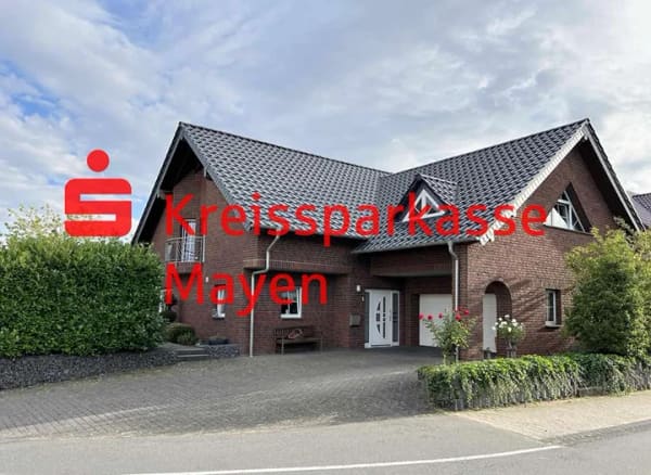 Immobilie in Kaisersesch - Repräsentatives Wohnhaus mit hochwertiger Ausstattung und Doppelgarage  - Bild 0
