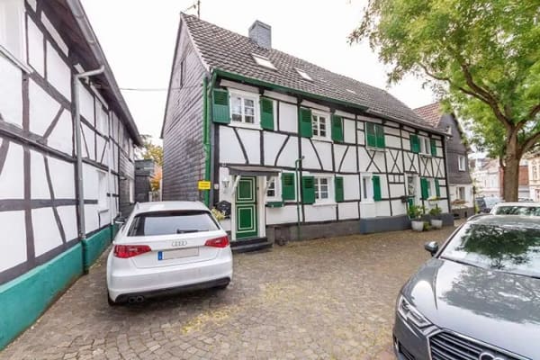 Immobilie in Solingen - Gemütliches Fachwerkhaus in schöner Lage - ideal für Handwerker! - Bild 0