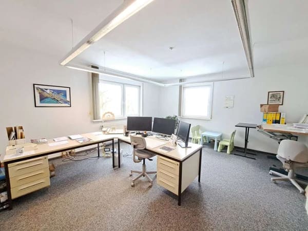Immobilie in Augustusburg - Vom Büro zur großzügigen Wohnung – helle Erdgeschosseinheit mit vielseitigen Nutzungsmöglichkeiten! - Bild 4