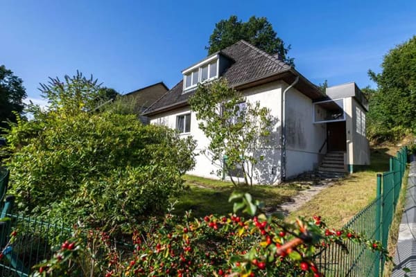Immobilie in Glücksburg - Glücksburg: sanierungsbedürftiges Einfamilienhaus in sehr guter Lage - Bild 1