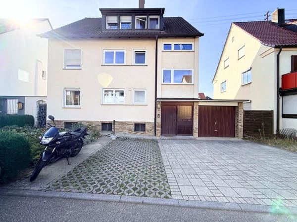 Immobilie in Kornwestheim - Ohne Käuferprovision: Freistehendes Mehrfamilienhaus mit 3 Wohneinheiten und großem Garten - Bild 2