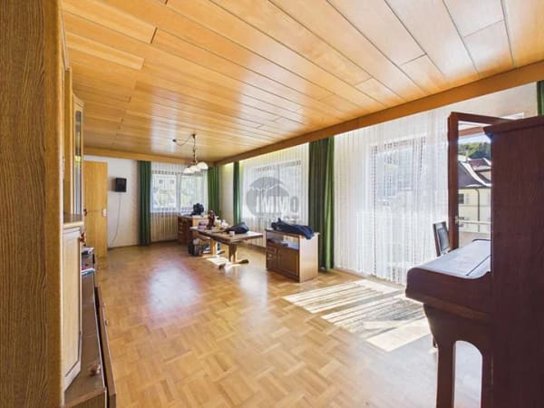 Immobilie in Münsingen - GROSSZÜGIGES ZWEIFAMILIENHAUS MIT 2 MAISONETTEN, SÜDBALKONEN & LAUTERTALBLICK - Bild 3