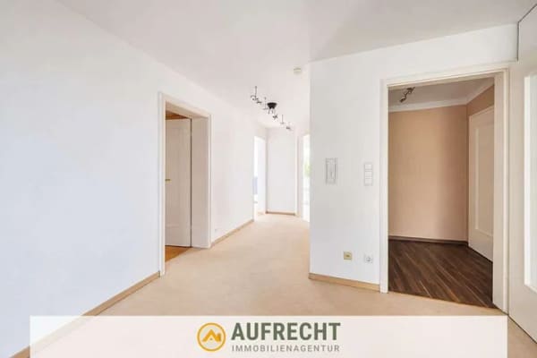 Immobilie in Markt Indersdorf - A U F R E C H T °ZENTRAL IN MARKT INDERSDORF° attraktive 3-Zi.-Wohnung mit Stellplatz am Marktplatz - Bild 2