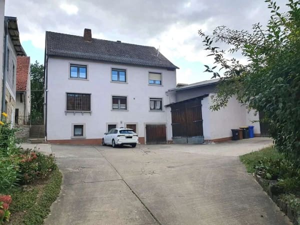 Immobilie in Bütthard - Ehemaliges landwirtschaftliches Anwesen mit großem Grundstück in Bütthard! - Bild 0