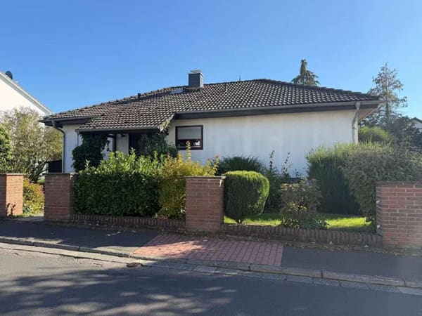 Immobilie in Münzenberg - Bungalow mit Potenzial in Gambach – viel Platz, gute Lage und sofort verfügbar - Bild 0
