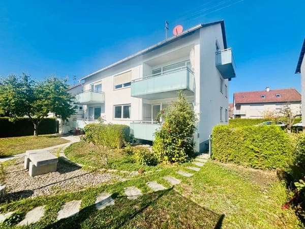 Immobilie in Ehningen - Attraktiv geschnittene 3-Zimmer-Wohnung mit Balkon, Einbauküche und Stellplatz - Bild 0