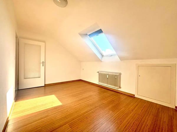 Immobilie in Ehningen - Attraktiv geschnittene 3-Zimmer-Wohnung mit Balkon, Einbauküche und Stellplatz - Bild 1