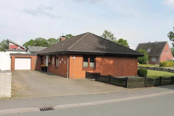 Immobilie in Breklum - Bungalow-Klassiker am ruhigen Ortsrand - Bild 1