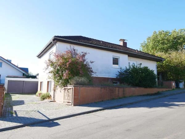 Immobilie in Erlenbach am Main - Freistehendes Einfamilienhaus mit Einliegerwohnung im Ortsteil Steit - Bild 0