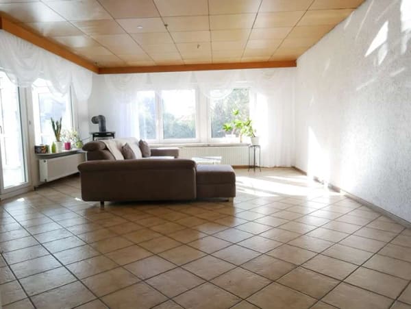 Immobilie in Erlenbach am Main - Freistehendes Einfamilienhaus mit Einliegerwohnung im Ortsteil Steit - Bild 1