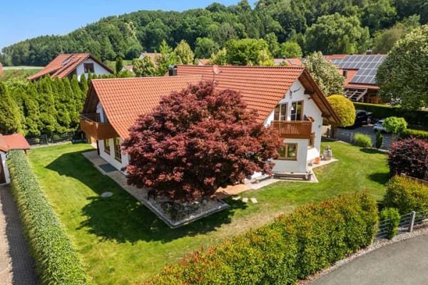 Immobilie in Bellenberg - Wohlfühlhaus mit Wellnessbereich und traumhaften Garten - Bild 0