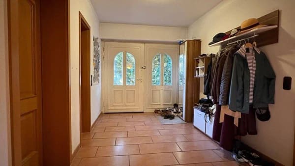 Immobilie in Balve - Viel Platz für die Familie mit riesigem Grundstück - Bild 2