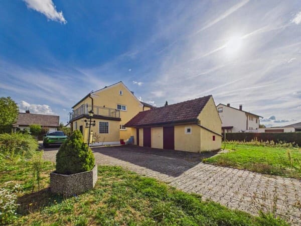 Immobilie in Münchsmünster - Großes Ein/Zweifamilienhaus auf 965 m² Grundstück - optional zur Teilung oder weiteren Bebauung - Bild 0