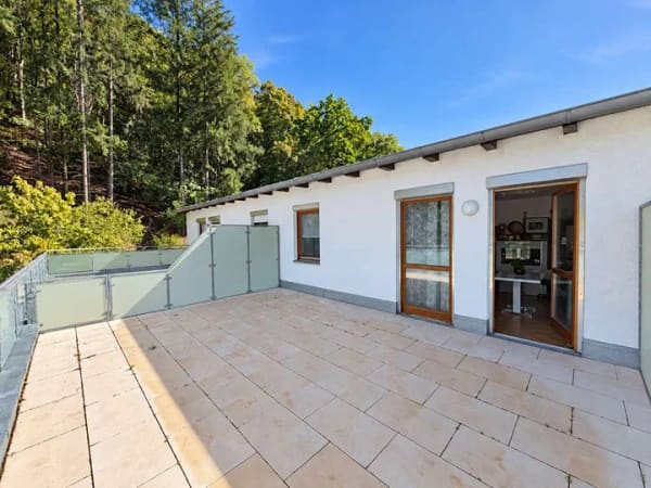 Immobilie in Tegernheim - Kleines Zuhause, große Terrasse – 1,5 Einzimmerwohnung mit Blick ins Grüne - Bild 1