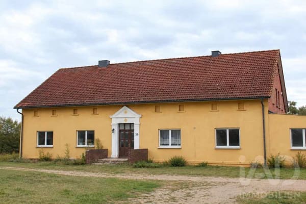 Immobilie in Galenbeck - Historischer Dreiseitenhof mit Reitplatz auf 11,94 ha - Bild 0