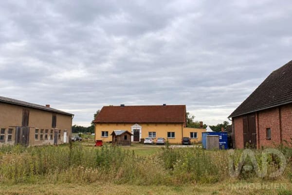 Immobilie in Galenbeck - Historischer Dreiseitenhof mit Reitplatz auf 11,94 ha - Bild 2